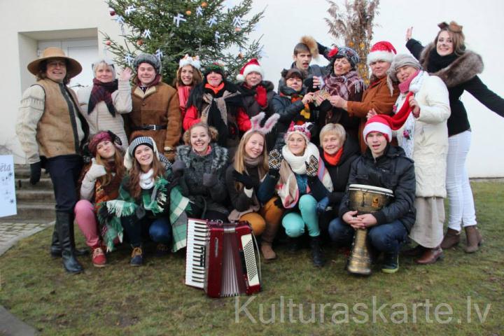 Skolā svin latviskos Ziemas Saulgriežus